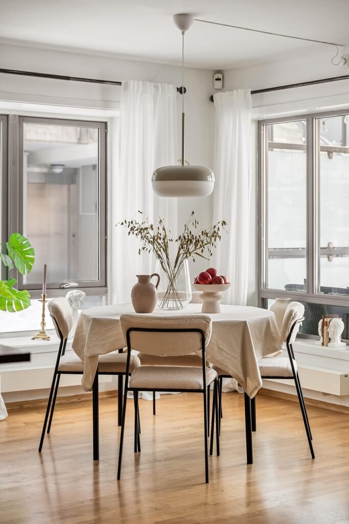 g8bf3aef0be44c3b26936134c9cb7947519aca72c1933f1f287891f71afba2281e647aa672a1f4d10066c1650f18706b8924fd4fbf920e521cfbf9d704abb1cc8_1280-9011268 dining room, house, apartment, real estate, interior design, home, modern